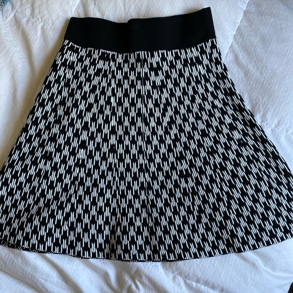 Ann Taylor Fit and Flare Skirt Houndstooth - Picture 1 of 3